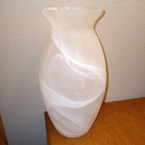 Frosted Swirl Glass Vase - Picture 5 of 7